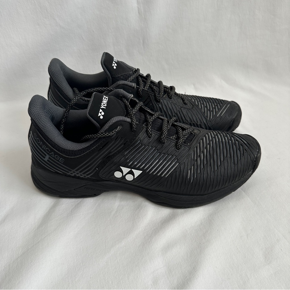 Yonex Size 9 Men's Power Cushion Sonicage 2 Tennis, pickleball shoes